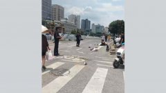 中国昆明市发生汽车撞人事件 两人死亡九人受伤